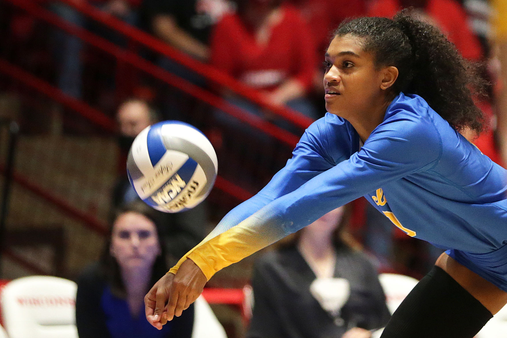 120921_uwvolleyball_13-12092021193759